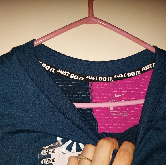 NWT Nike Dry Fit Long Sleeve Reflective Top - Picture 7 of 11